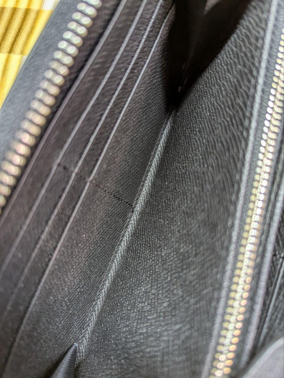 Pre-Owned Peyne Long Men's Leather Carbon Zip Around Wallet Bifold
