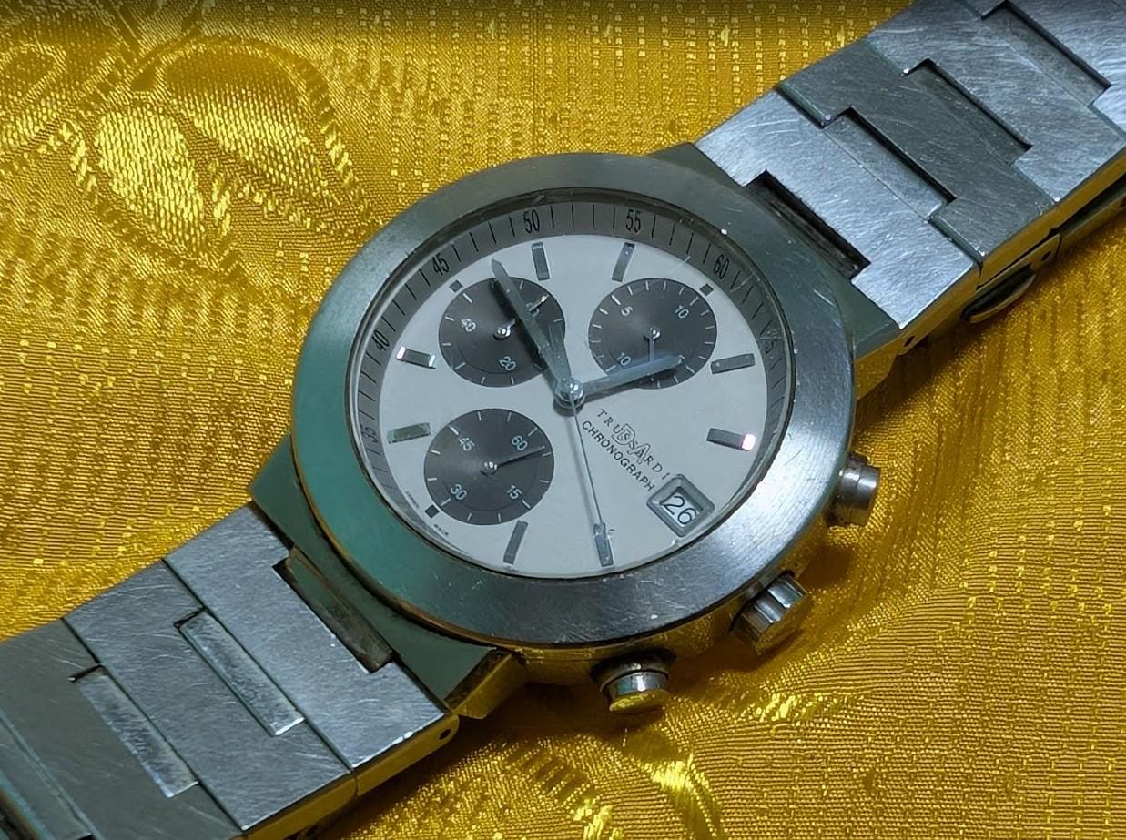 Pre-Owned Rare Trussardi TRD 2075 Chronograph Watch Stainless Steel Mens Watch White Dial Date Watch Designer Watch. case 38mm.NEW Battery