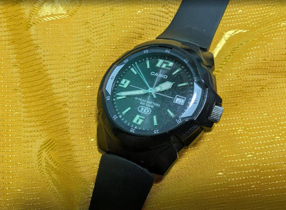 Vintage Pre-Owned Casio MW-600 HD 10 Year Battery WR100M Analog Watch 40mm Black Dial Date Japan Movement Running Video