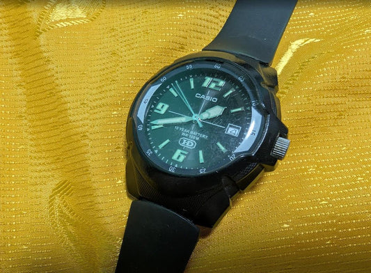 Vintage Pre-Owned Casio MW-600 HD 10 Year Battery WR100M Analog Watch 40mm Black Dial Date Japan Movement Running Video