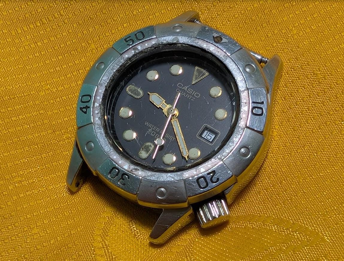 Casio LD-711 Women’s Vintage Pre-Owned Watch 30mm Quartz Diver Style Stainless Steel Small Wrist Retro Japan Classic.New Battery.