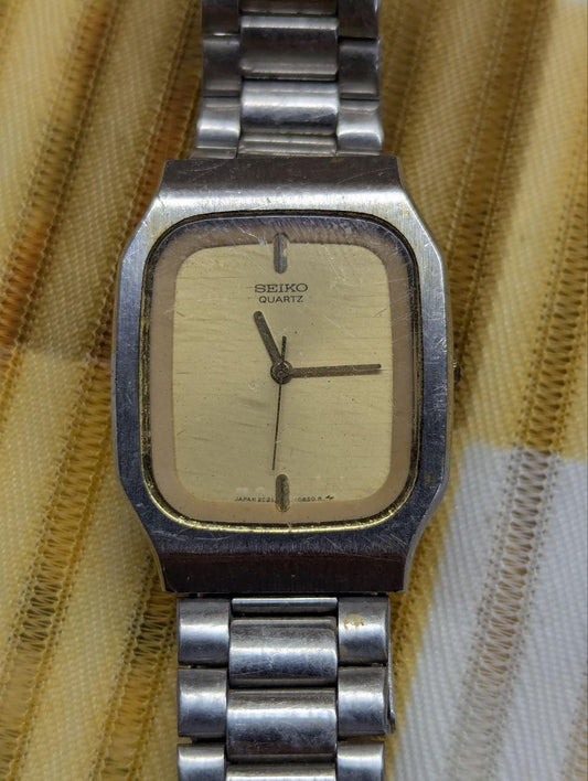 Vintage Pre-Owned Seiko Quartz 2C21-5330 Tank Watch Silver Tone Stainless Steel Bracelet Watch Rectangular Japan Ladies Watch
