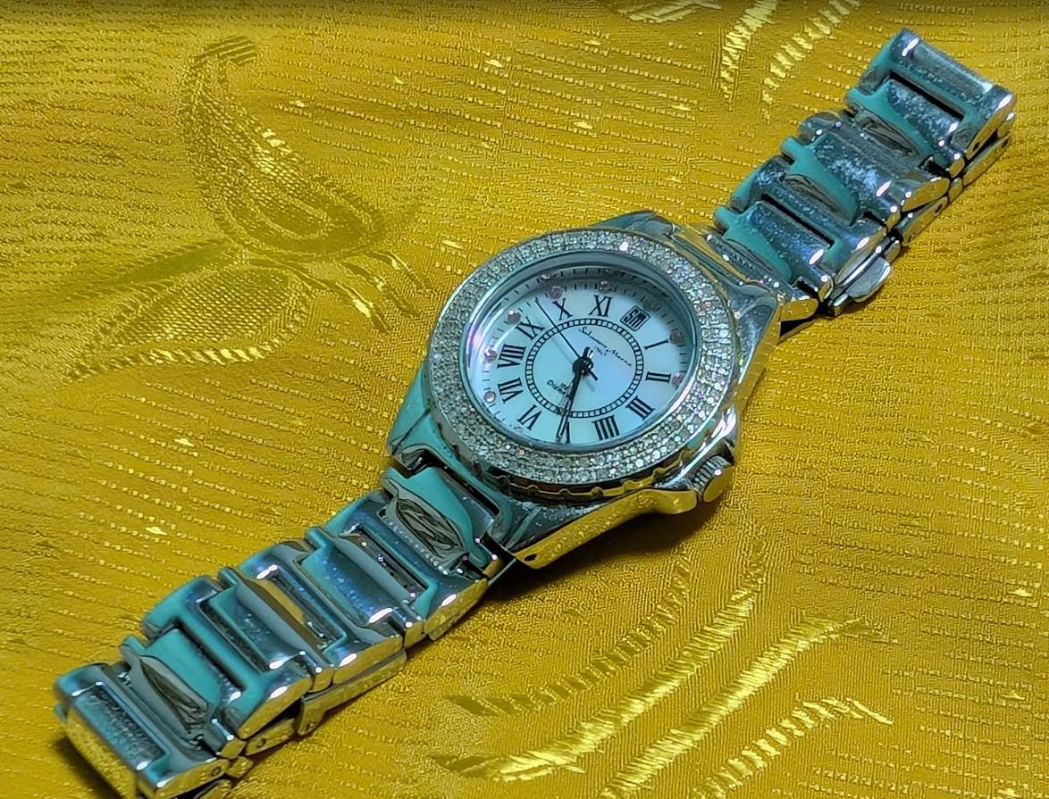 Salvatore Marra SM6501 Vintage Pre-Owned Women Watch 100 Diamonds Crystal Bezel Mother of Pearl Dial 33mm Case Steel Bracelet Elegant