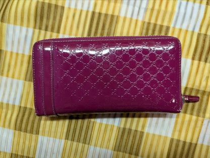 Vintage Pre-Owned Rare Gucci Nice Microguccissima Fuchsia Patent Leather Zip Around Continental Wallet Gold Stirrup
