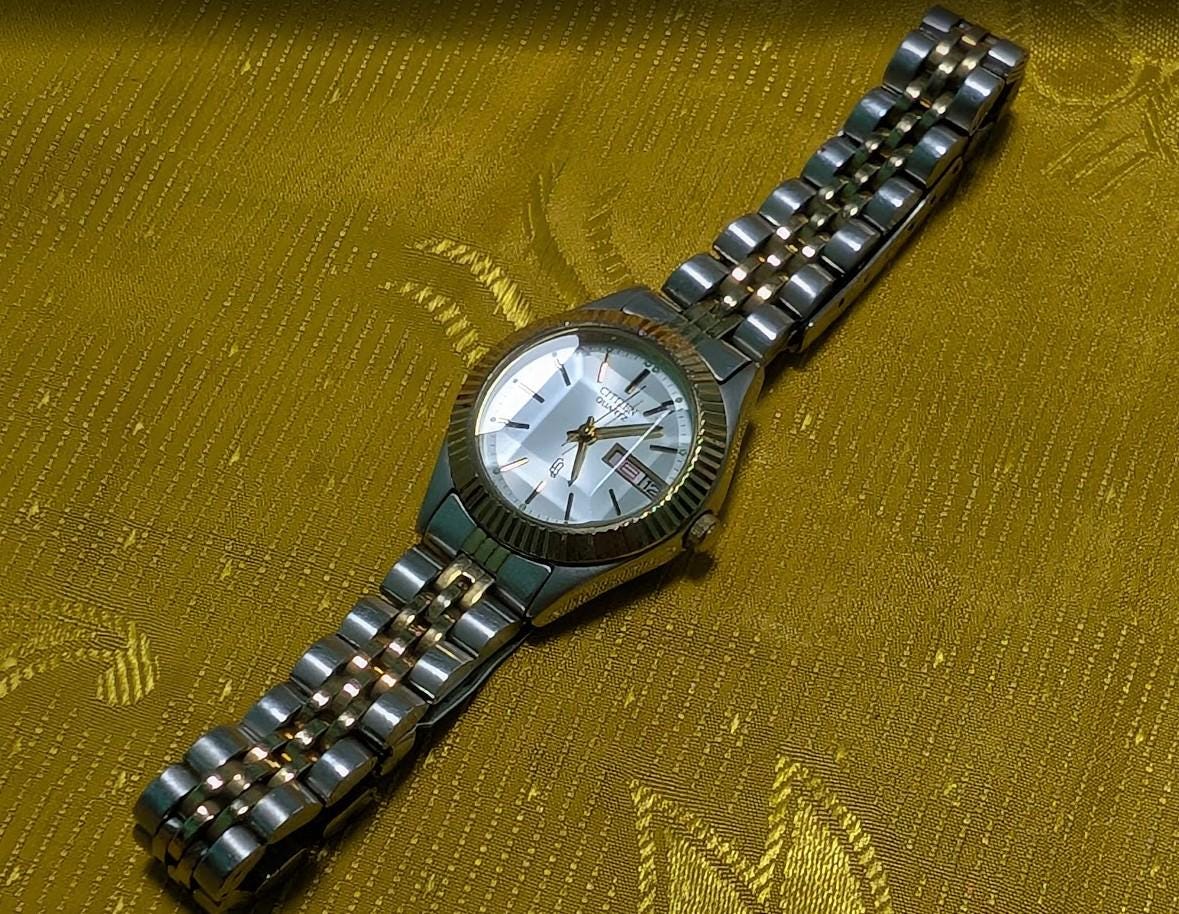 Vintage Pre-Owned Citizen Quartz 6000-K09346 Watch 25mm Day Date Original Bracelet New Battery Working Video Japan Silver Dial