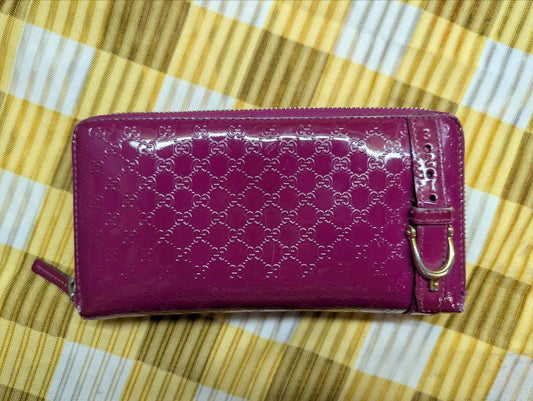 Vintage Pre-Owned Rare Gucci Nice Microguccissima Fuchsia Patent Leather Zip Around Continental Wallet Gold Stirrup