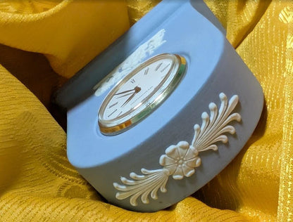 Vintage Pre-Owned Wedgwood Blue Jasperware Desk Clock Quartz England Cherubs Mini Mantel Clock Working New Battery