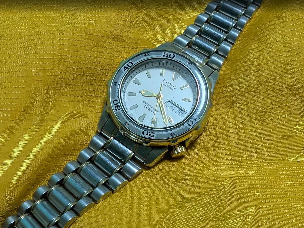 Casio MD-715 Marlin Vintage Pre-Owned Diver Watch 200M WR Steel Bracelet Day Date Quartz Japan. case 35mm.NEW Battery