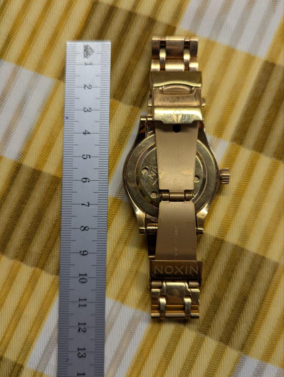Pre-Owned Nixon The 38-20 Gold Tone Stainless Steel Watch 200M Women’s – Not Working – For Repair