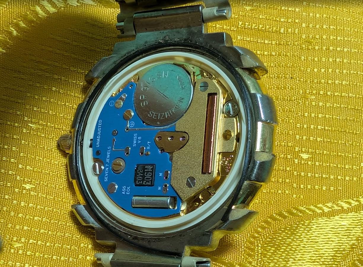 RARE Helena Rubinstein Ref 1018 Vintage Pre-Owned Quartz Watch 32mm Expansion Bracelet For Parts Repair Swiss Made