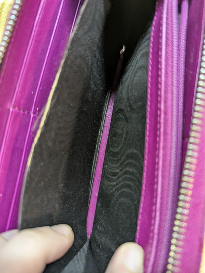 Vintage Pre-Owned Rare Gucci Nice Microguccissima Fuchsia Patent Leather Zip Around Continental Wallet Gold Stirrup