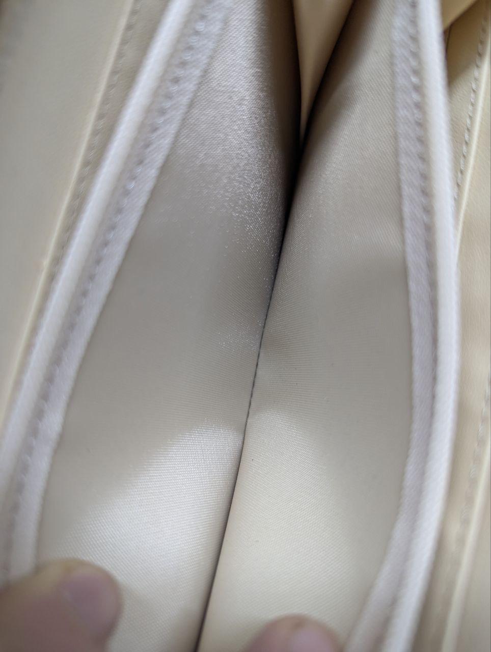 Pre-Owned Twany Long Wallet in Cream Ostrich Leather