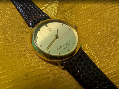 Vintage Pre-Owned Hennessy Paris Women’s Watch – Gold Tone – Premium Strap – Elegant Minimalist