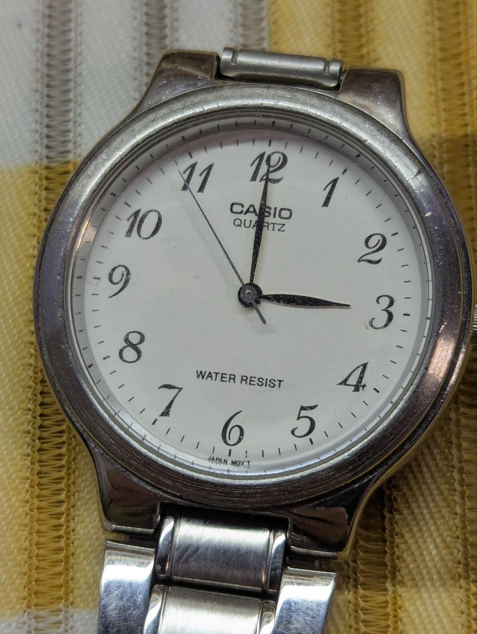 Vintage Pre-Owned Casio MTP-1131 705 Quartz Watch White Dial Stainless Steel Bracelet Japan Movement Men’s Wristwatch