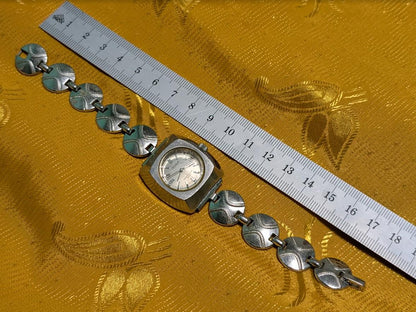 RARE VINTAGE Pre-Owned 1970s Citizen Cosmostar Vintage Women Watch 4 610199 Silver Tone Mechanical Japan Retro Dress Wristwatch Collectible.Case 28mm