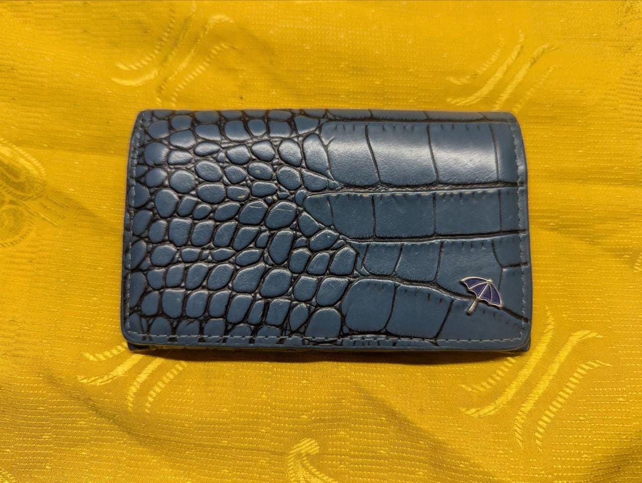 Pre-Owned Arnold Palmer Crocodile Embossed Leather Folding Card Case