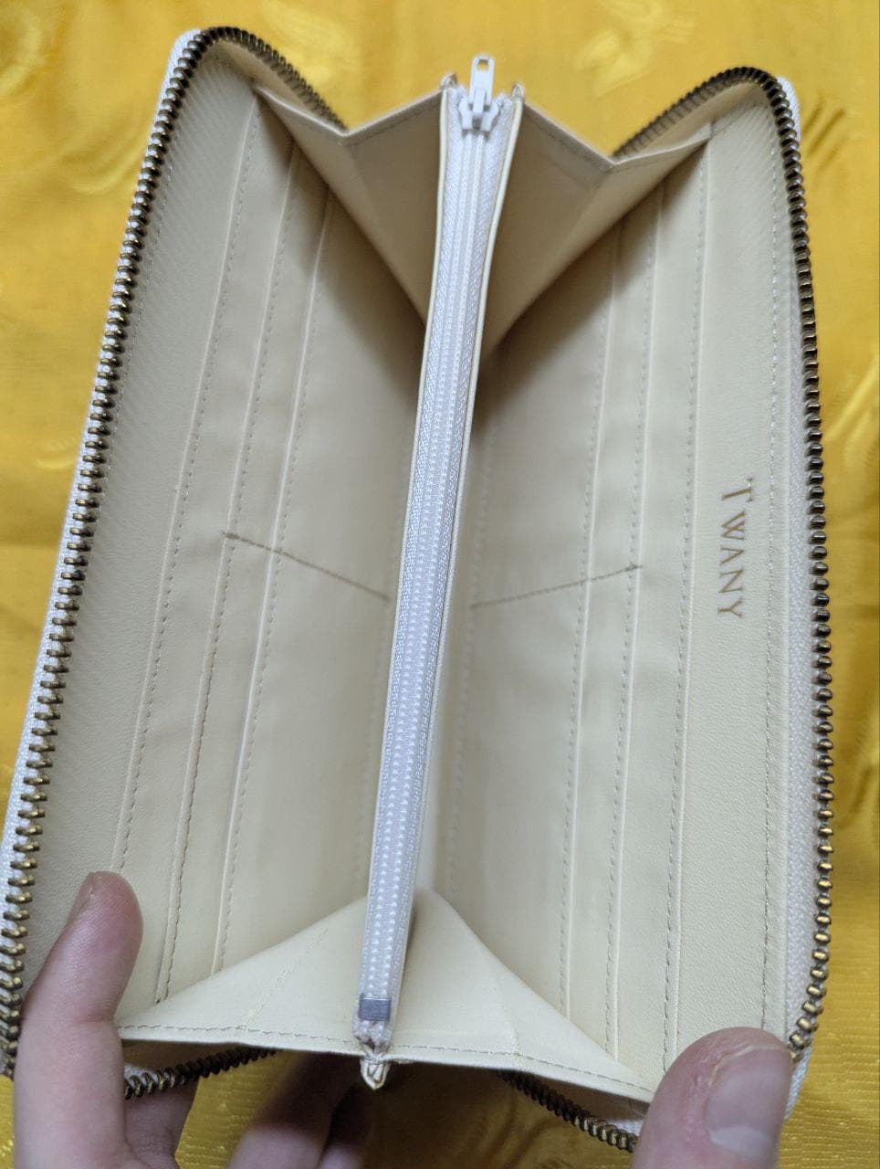 Pre-Owned Twany Long Wallet in Cream Ostrich Leather