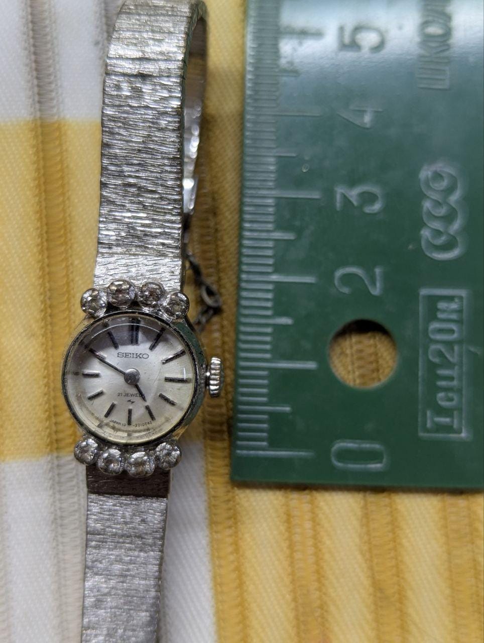 Vintage Pre-Owned Seiko Ladies Mechanical Watch 21 Jewels Silver Tone Dress Wristwatch Working Japan 10-0900 Petite Bracelet Watch Vintage Jewelry