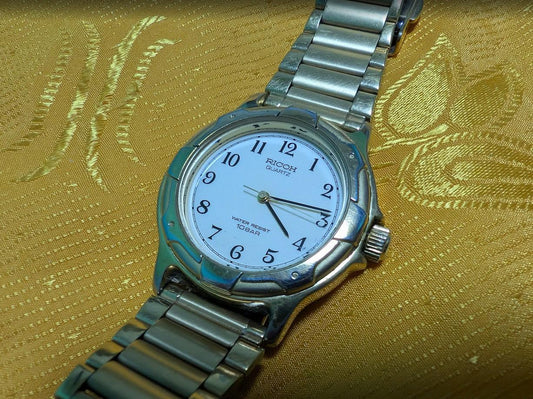 Vintage Pre-Owned Ricoh Quartz 352102 Japan Watch 10 BAR Water Resist Stainless Steel Bracelet 36mm Classic Dress Wristwatch