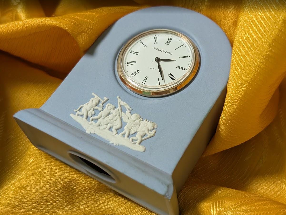 Vintage Pre-Owned Wedgwood Blue Jasperware Desk Clock Quartz England Cherubs Mini Mantel Clock Working New Battery
