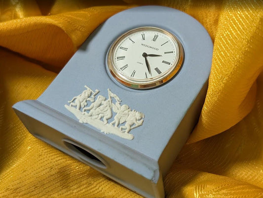Vintage Pre-Owned Wedgwood Blue Jasperware Desk Clock Quartz England Cherubs Mini Mantel Clock Working New Battery