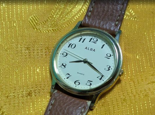 Vintage Pre-Owned ALBA Y121-K005 Quartz Watch 33mm White Dial Japan Movement Classic Dress Watch Original Strap Minimalist Rare