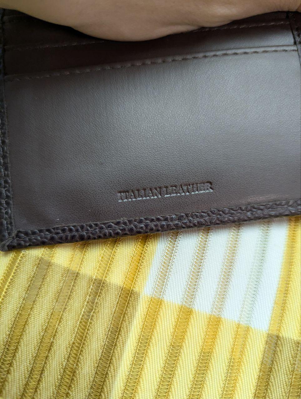 Pre-Owned Men's wallet made of Italian leather with coin case