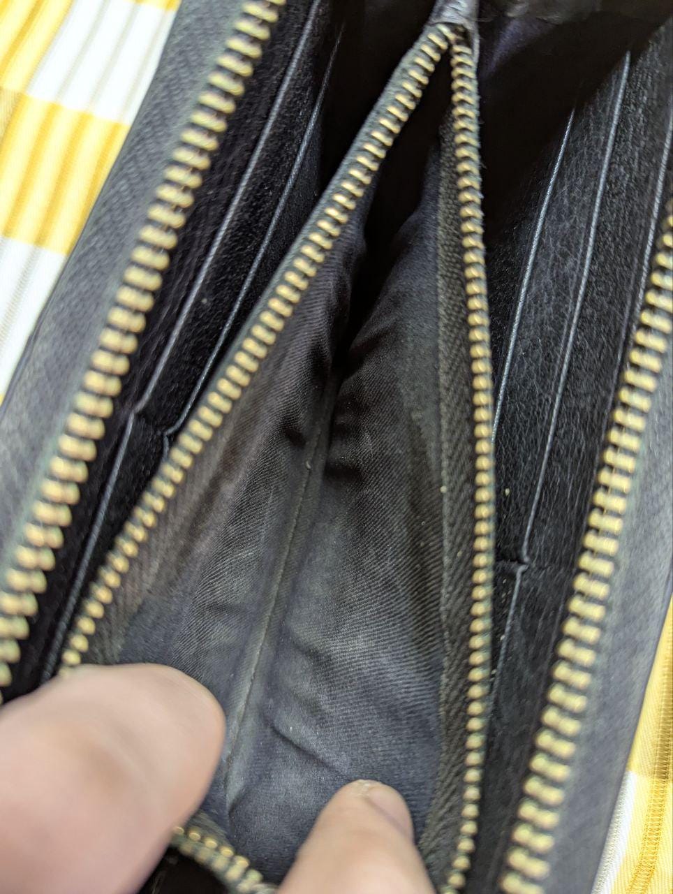 Pre-Owned TOMMY HILFIGER Black Zipper Wallet with BOX