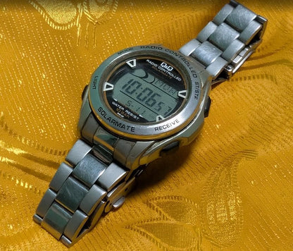 Vintage Pre-Owned QandQ Solarmate P62 Radio Controlled Solar Digital Watch Citizen Japan Retro Steel Watch