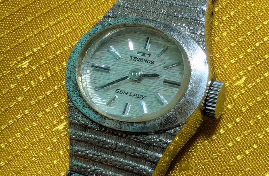 Technos Gem Lady Vintage Pre-Owned Watch Women Small Mesh Bracelet Classic Minimalist Silver Tone