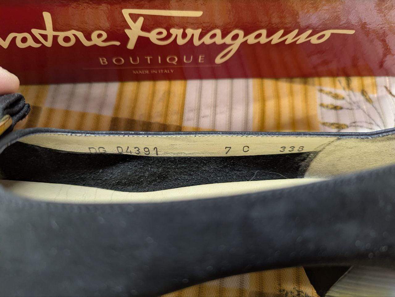 Pre-Owned Salvatore Ferragamo Vara low-heeled bow-detail pumps