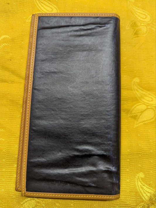 Pre-Owned Authentic Hunting World Wallet, Italian Leather