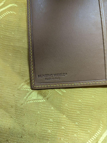 Pre-Owned Authentic Hunting World Wallet, Italian Leather