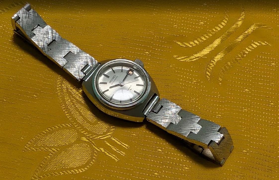Rare 1970s Vintage Pre-Owned Seiko 2205-0100 Ladies Automatic Watch, 23mm Silver Dial, 17 Jewels, Stainless Steel, Working Video,  Japan