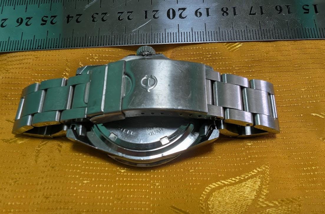 Vintage Pre-Owned Elgin Treasure Diver FK-272 Swiss Quartz Watch 350M Diver Screw Down Crown Jewel Movement 40mm Rare.New battery.
