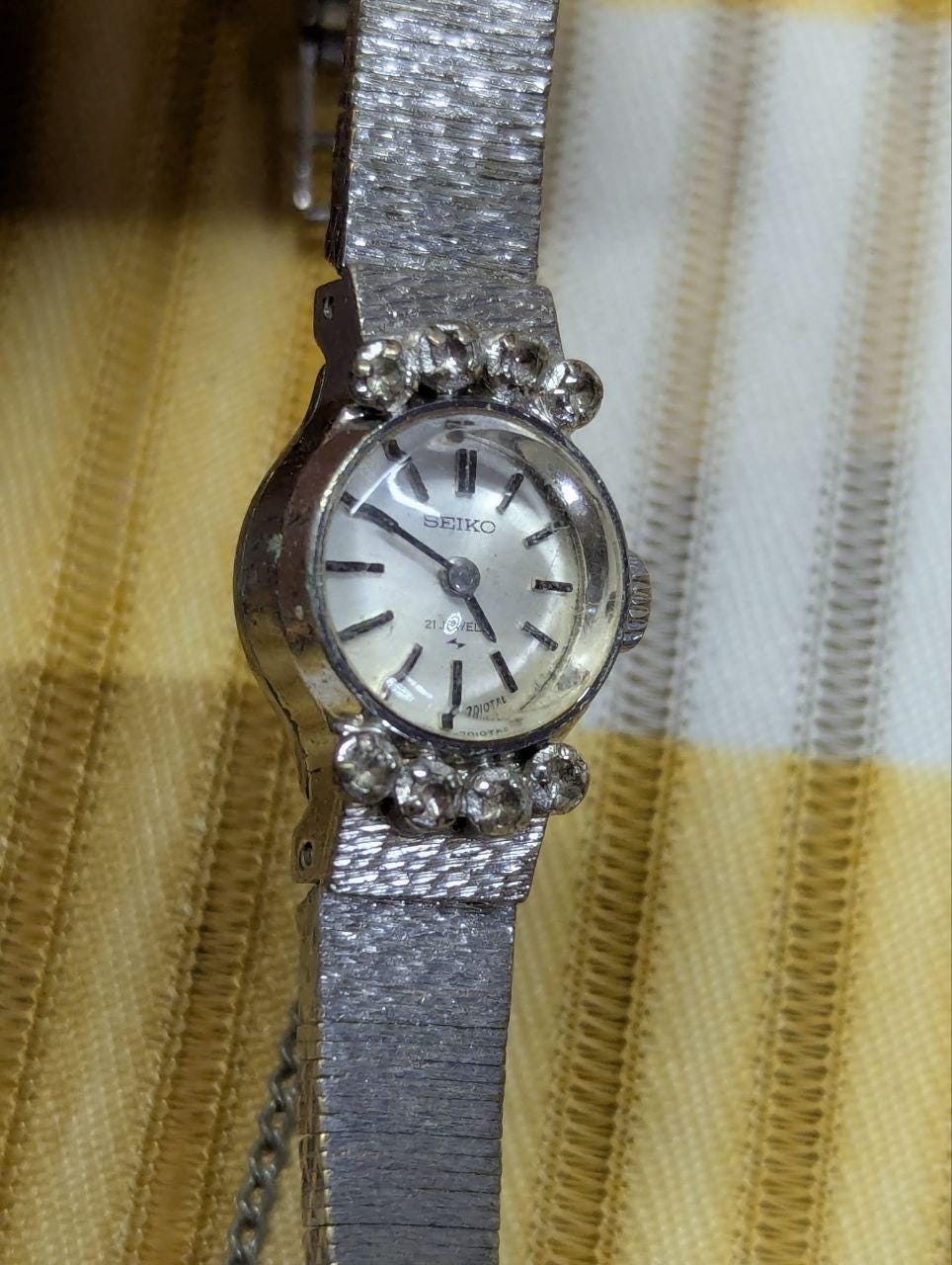 Vintage Pre-Owned Seiko Ladies Mechanical Watch 21 Jewels Silver Tone Dress Wristwatch Working Japan 10-0900 Petite Bracelet Watch Vintage Jewelry