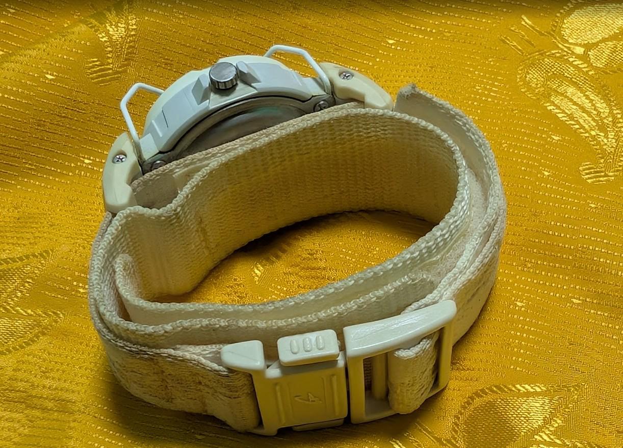 Rare Casio Baby-G BGR-20 vintage Pre-Owned white watch textile strap 40mm working Case 40mm. New Battery