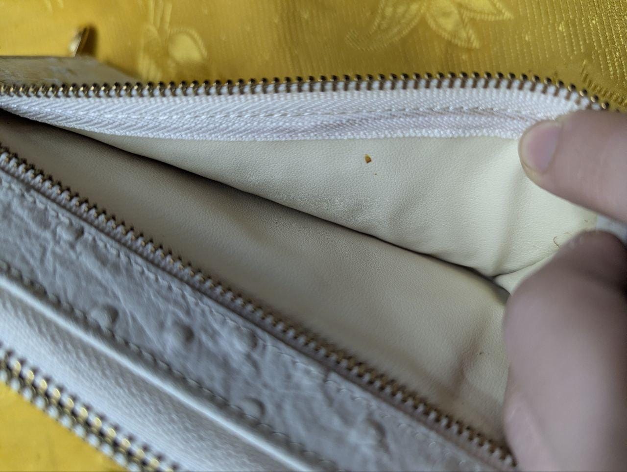 Pre-Owned Twany Long Wallet in Cream Ostrich Leather