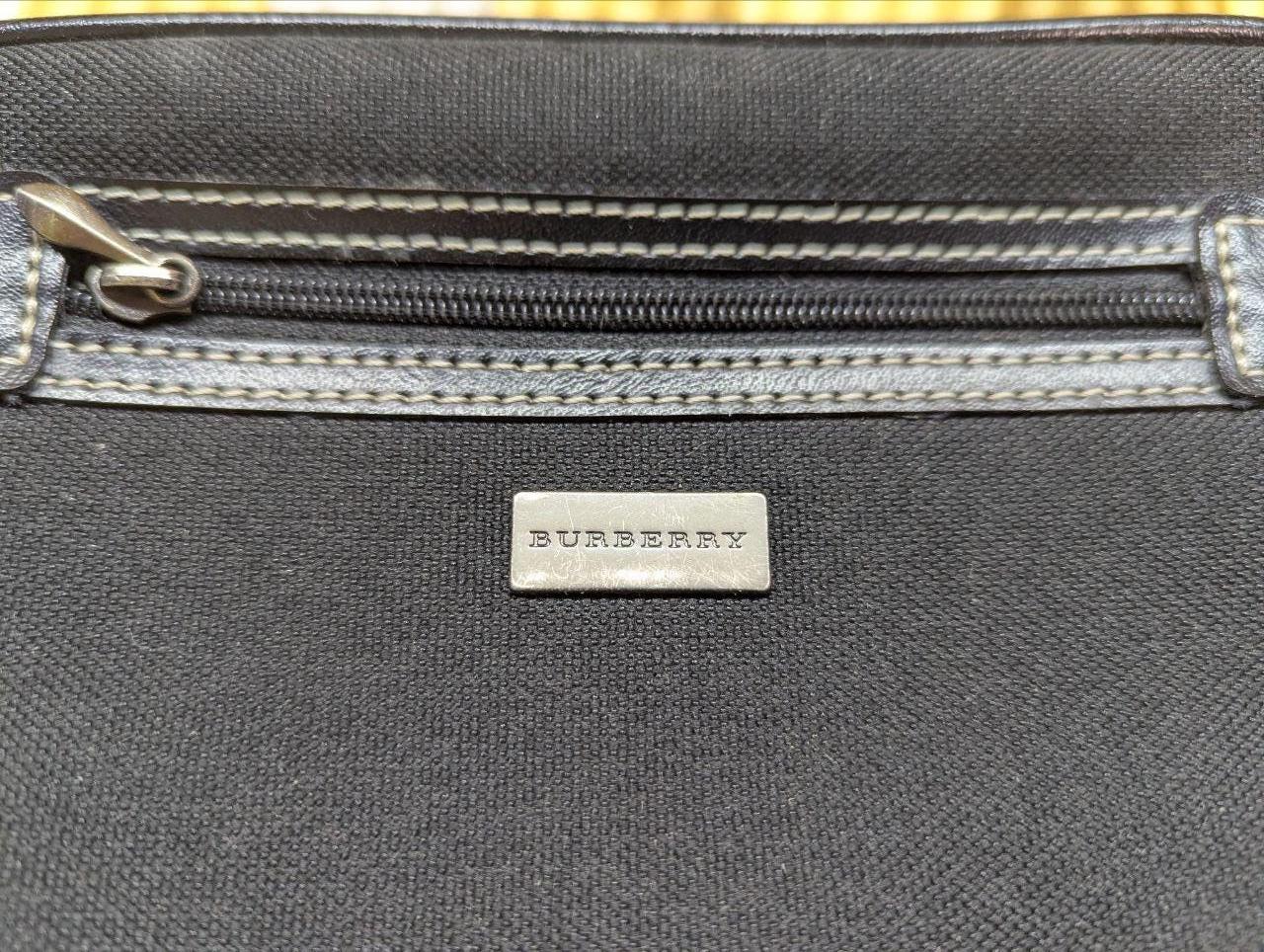 Burberry Vintage Pre-Owned Authentic Toiletry/Makeup Unisex Bag
