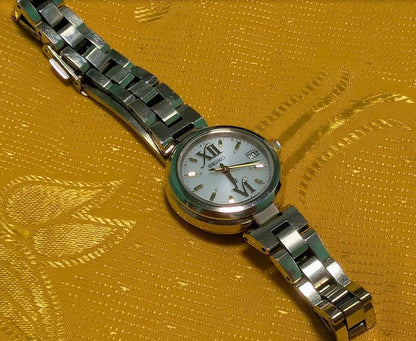 Vintage Pre-Owned Seiko Radio Wave Control Solar 1B22-0AC0 Womens Watch 25mm Luxury Japan Working Watch
