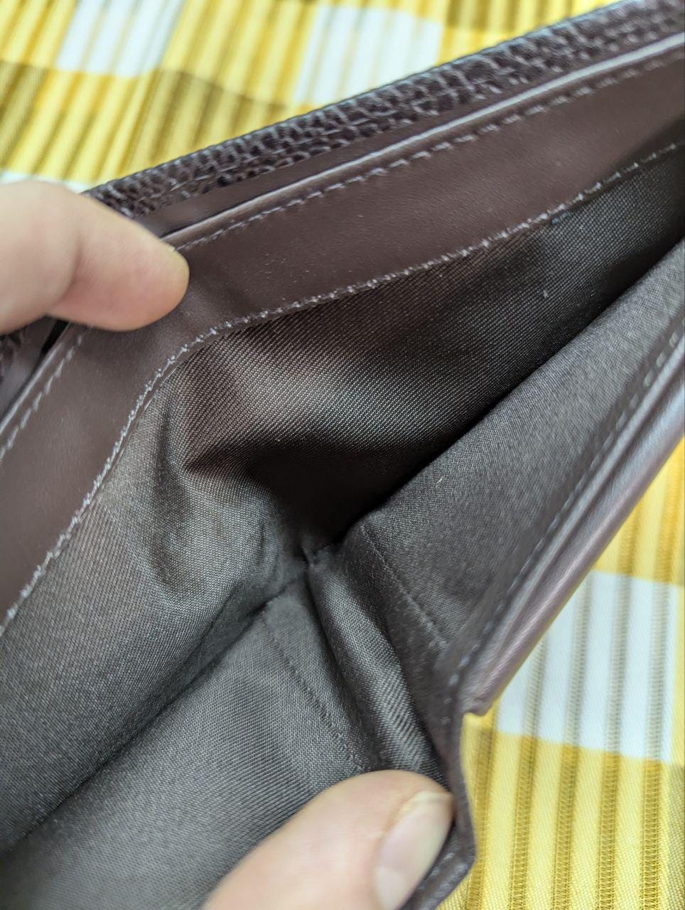 Pre-Owned Men's wallet made of Italian leather with coin case