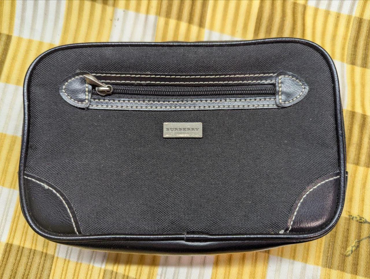 Burberry Vintage Pre-Owned Authentic Toiletry/Makeup Unisex Bag