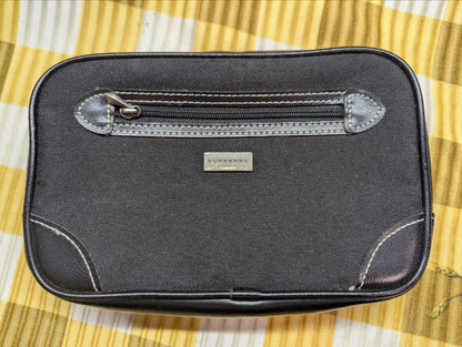 Burberry Vintage Pre-Owned Authentic Toiletry/Makeup Unisex Bag