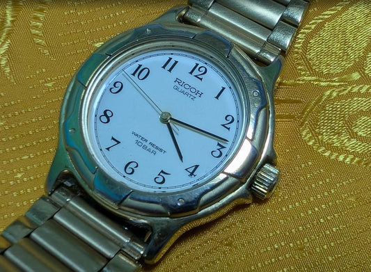 Vintage Pre-Owned Ricoh Quartz 352102 Japan Watch 10 BAR Water Resist Stainless Steel Bracelet 36mm Classic Dress Wristwatch