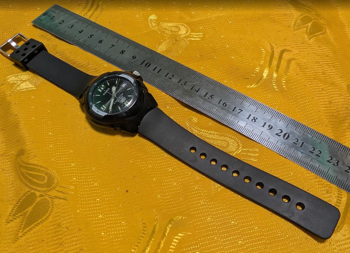 Vintage Pre-Owned Casio MW-600 HD 10 Year Battery WR100M Analog Watch 40mm Black Dial Date Japan Movement Running Video