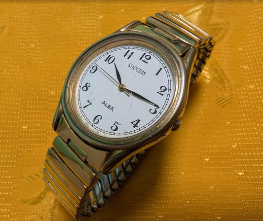 Vintage Pre-Owned Alba Success V721-6A70 Unisex Watch 30mm Japan Quartz Stretch Bracelet Minimalist Retro Working Watch