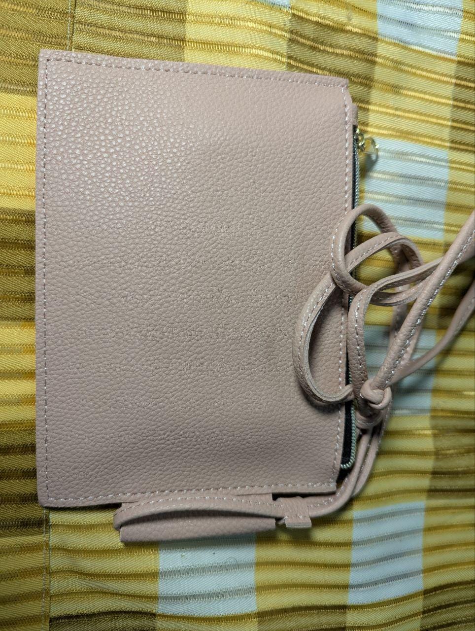 Pre-Owned Kluga Pink Smartphone Neck Pouch, Soft Textured Mini Bag, Zippered Essentials Holder
