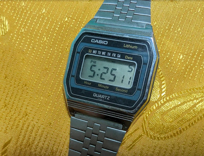Vintage Pre-Owned Casio 155 B817 Digital Watch 34mm LCD Quartz Japan Stainless Steel Bracelet Retro 1980s Watch