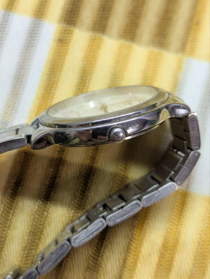 Vintage Pre-Owned Casio MTP-1131 705 Quartz Watch White Dial Stainless Steel Bracelet Japan Movement Men’s Wristwatch