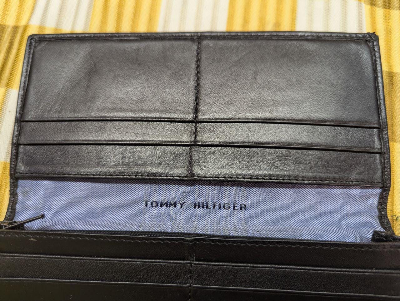 Vintage Pre-Owned Tommy Hilfiger Leather Long Wallet with Box